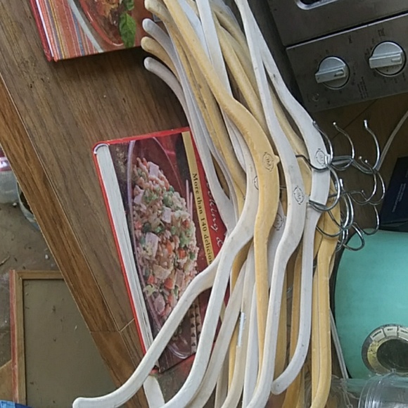 Hangars - Picture 1 of 1